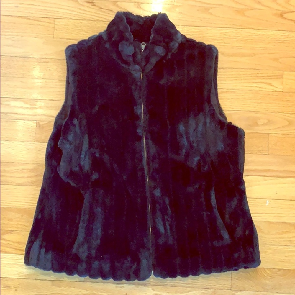 Black faux fur reversible vest. Mob wife vibes.